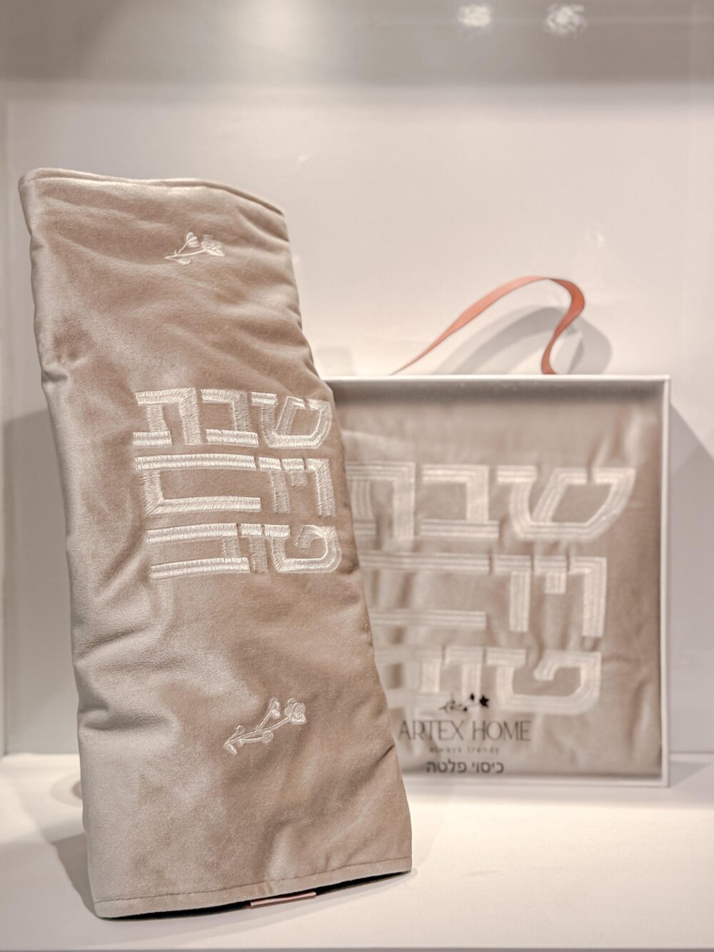 כיסוי פלטה קטיפה רקמה פרחים offwhite שמנת 60/90